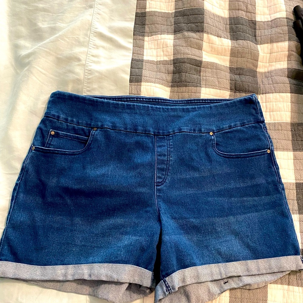 THREE PAIRS- Stretchy maternity shorts